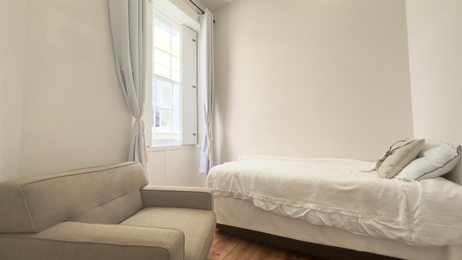 Image of House - 6 Bedrooms - 2 Bathrooms for Rental in Town Area-Gibraltar, Image 7